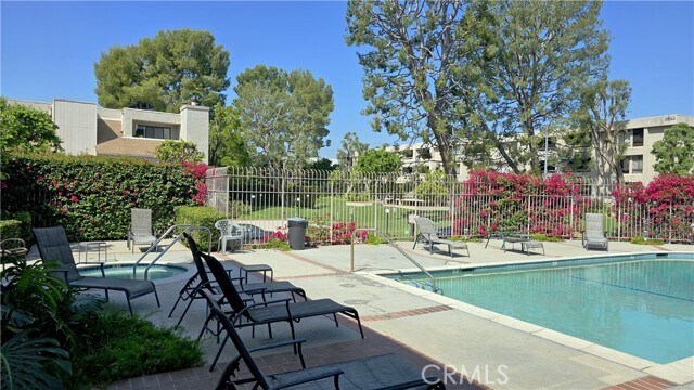 Building Photo - 15215 Magnolia Blvd