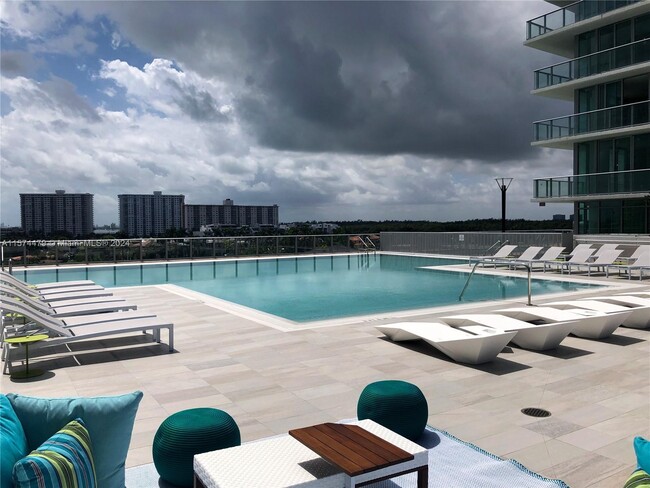 Building Photo - 300 Sunny Isles Blvd