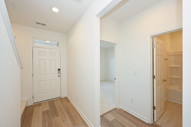 Building Photo - FREE TV!!