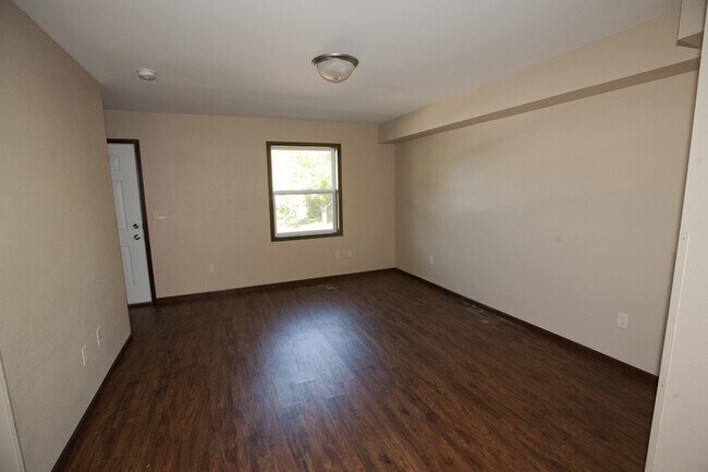 Building Photo - 1105 S Dewey St