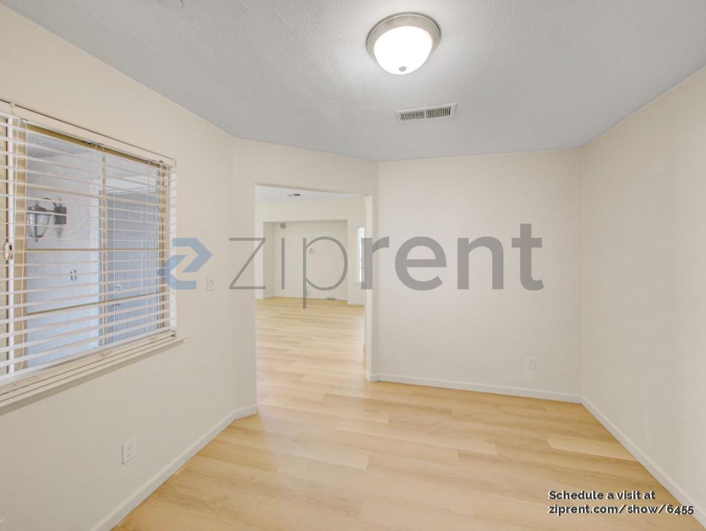 Building Photo - Unit