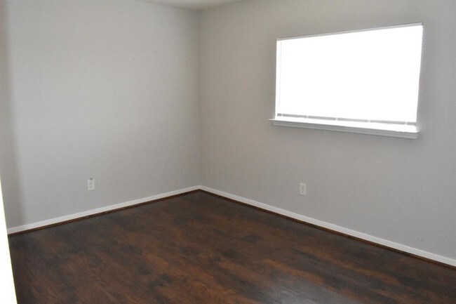 Building Photo - 1615 Royal Chase Dr