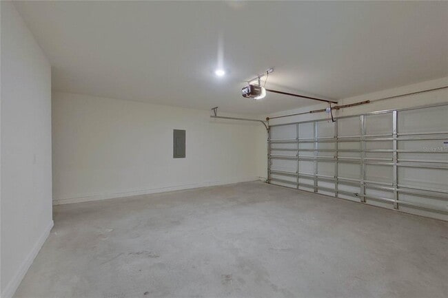 Building Photo - 8644 SW 44th Ct