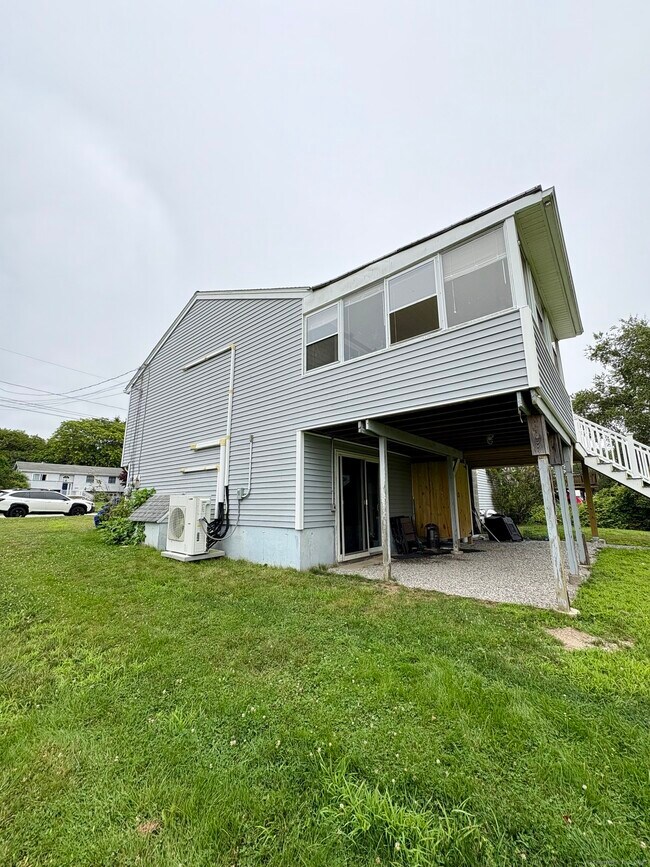 Building Photo - 223 Seneca Dr