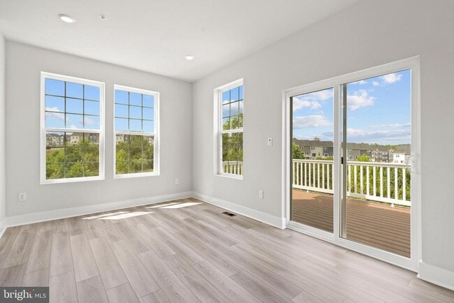 Building Photo - 7736 Meander Ct S