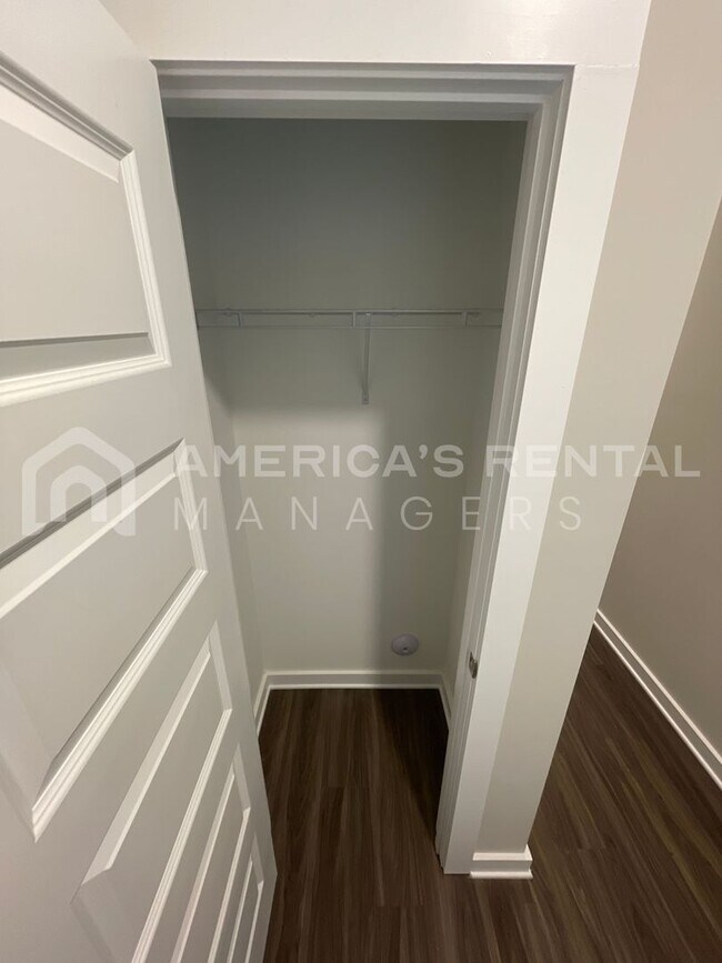 Building Photo - Home for Rent in Oak Grove, AL!!! Availabl...