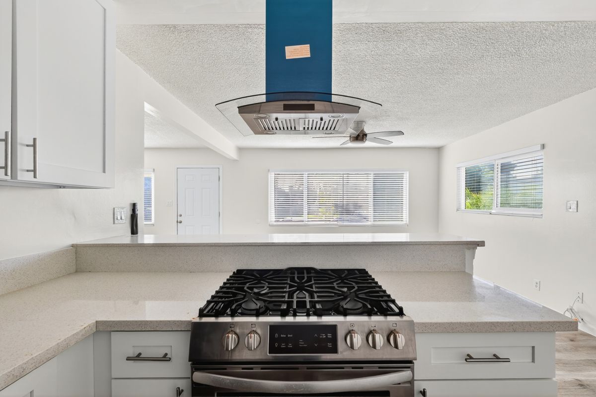 Building Photo - 425 W Regent St