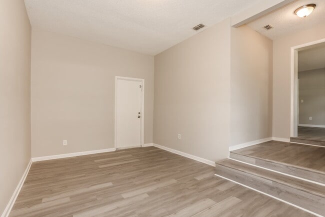 Building Photo - 2434 Quail Ave