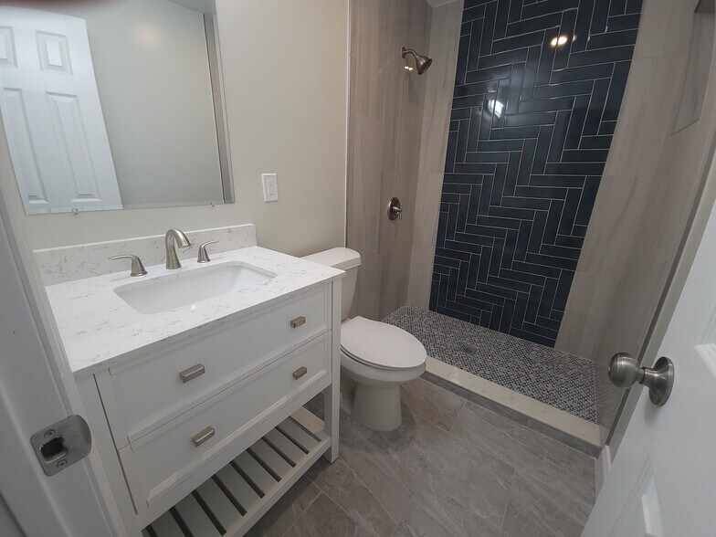 Building Photo - 1905 E Louisiana Ave