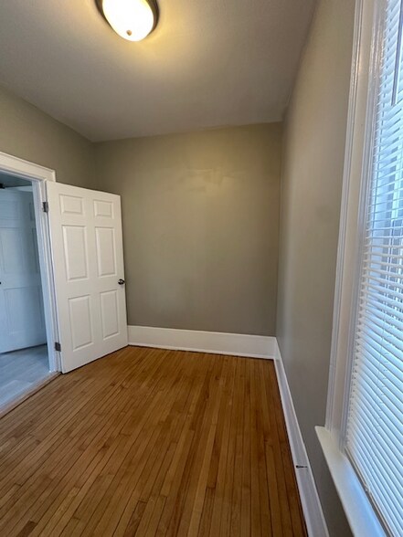 Building Photo - 919 E Clarke St