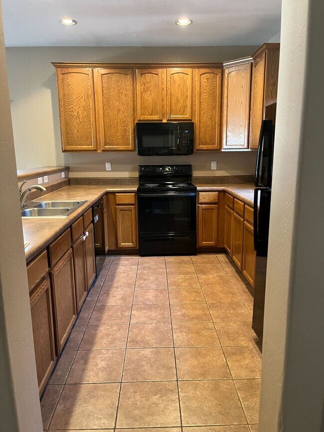 Building Photo - Desirable Chandler Location!