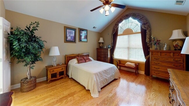 Building Photo - 100 Highlands Ridge Pl SE