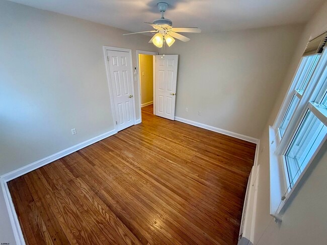 Building Photo - 112 N Argyle Ave