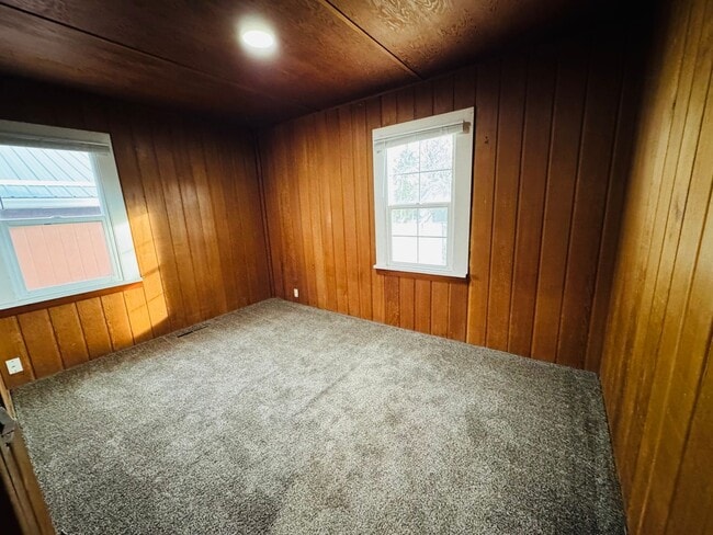 Building Photo - Cozy home 2 Bed 1 Bath