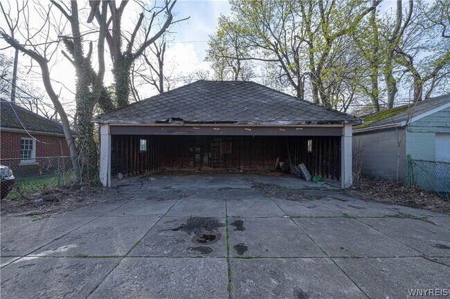 Building Photo - 2148 Main St