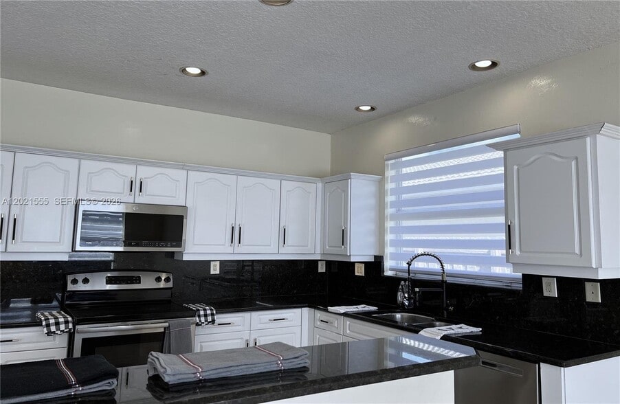 Building Photo - 15840 SW 151st Terrace
