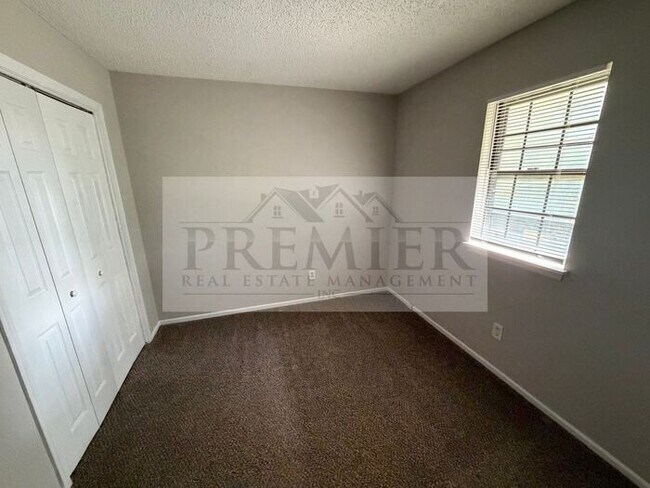Building Photo - 240 W Kump Ave
