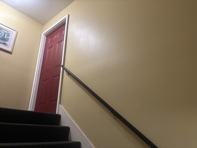 Building Photo - 4 Deer St