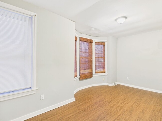 Building Photo - 3 Bedroom Single Family Home on Delaware St.