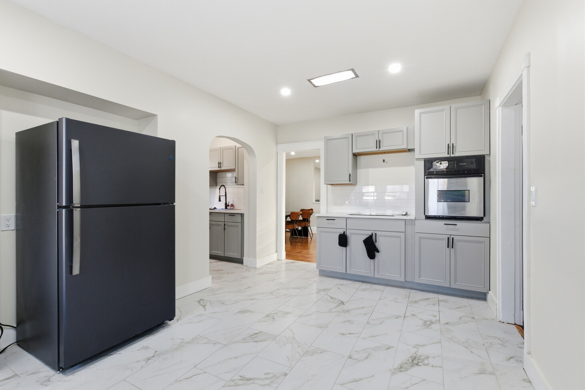 Building Photo - 706 Metropolitan Ave