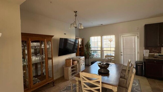 Building Photo - 2302 Pointe View Dr