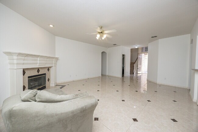 Building Photo - Spacious 4-Bedroom Home with Large Backyard in Rowlett