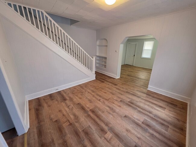 Building Photo - 611 Moir Ct