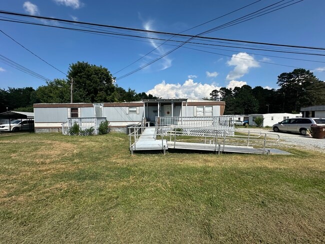 Building Photo - 5416 Meadowbrook Dr