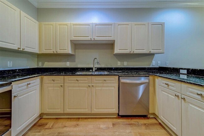 Building Photo - 270 Valencia Cir