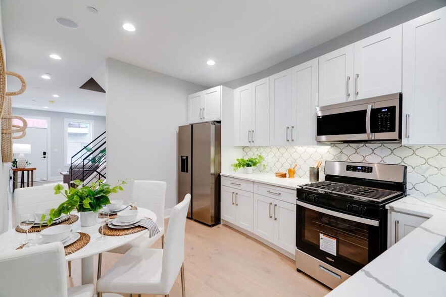 Building Photo - Spacious 3BR Home with Finished Basement & Roof Deck