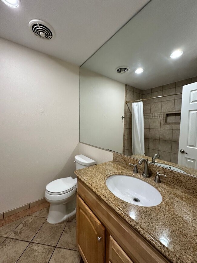 Building Photo - Costa Mesa Upgraded 4 bed 2 bath House in Prime location
