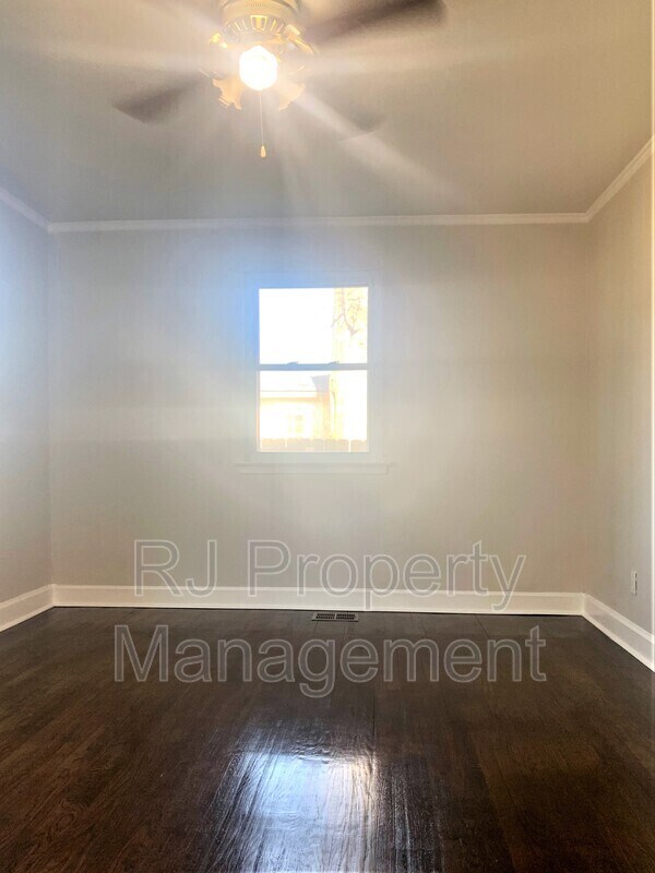Building Photo - 3810 Montclair Dr