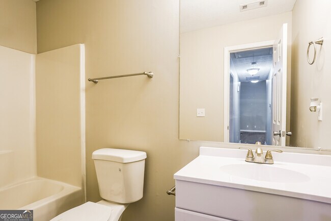 Building Photo - 6670 South Ave