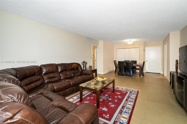 Building Photo - 2030 S Ocean Dr