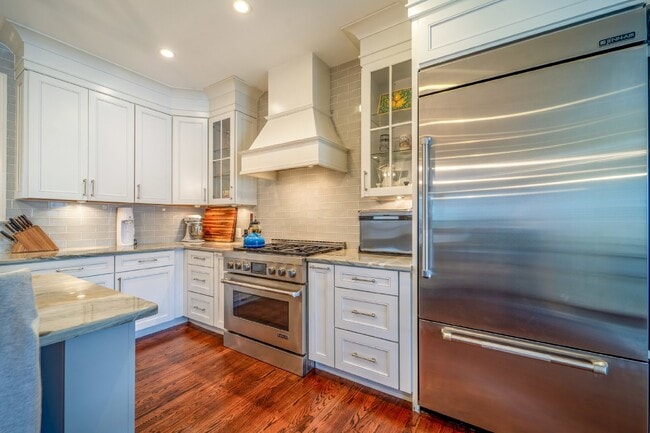 Building Photo - Stunningly Updated Home in Evergreen Meado...