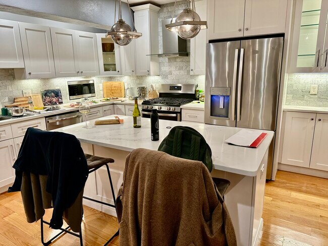 Building Photo - 11 S Mason St