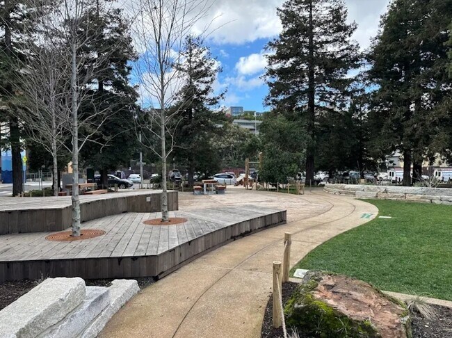 Building Photo - 701 Minnesota St