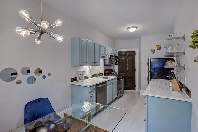 Building Photo - 518 Lamar Ave