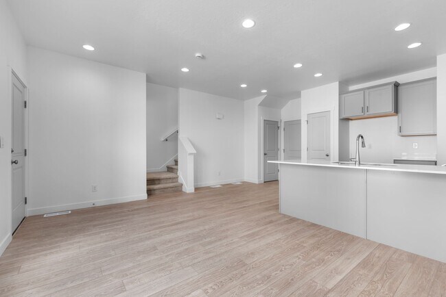 Building Photo - 1594 E 6755 N