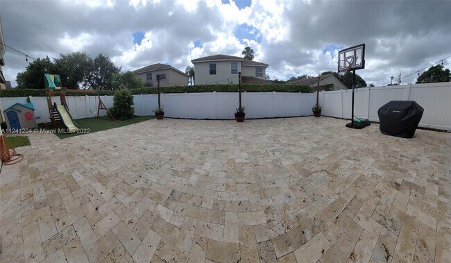 Building Photo - 803 SW 118th Ave