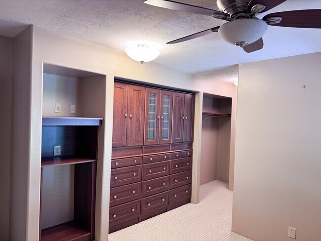 Building Photo - Historical Duplex - Spacious 3 Bedroom, 2.5 Bath Duplex with fenced in private patio.