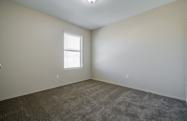 Building Photo - 16830 Mammoth Springs Dr