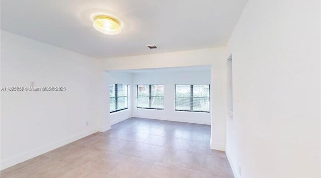 Building Photo - 2529 NE 181st St