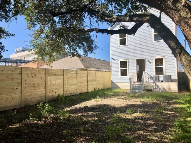 Building Photo - 728 S Gayoso St