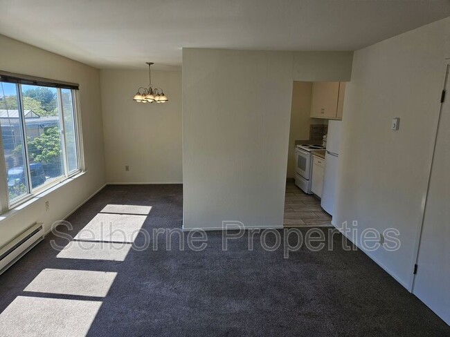 Building Photo - 443 Lee St