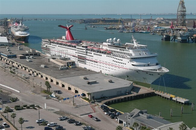 Building Photo - 1927 Harborside Dr