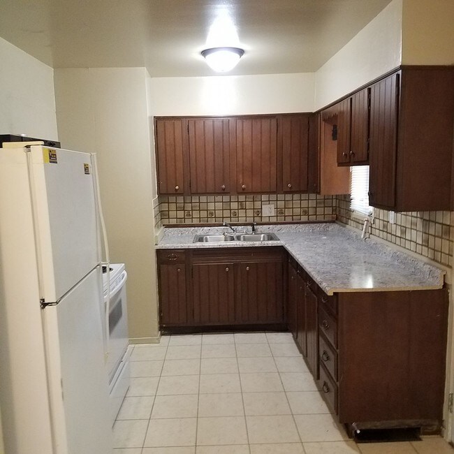 Building Photo - Norhteast 4 Bedroom w/ Garage