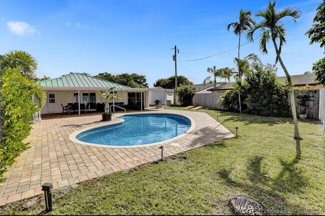 Building Photo - 630 Curlew Rd