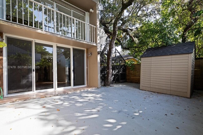 Building Photo - 3028 Center St