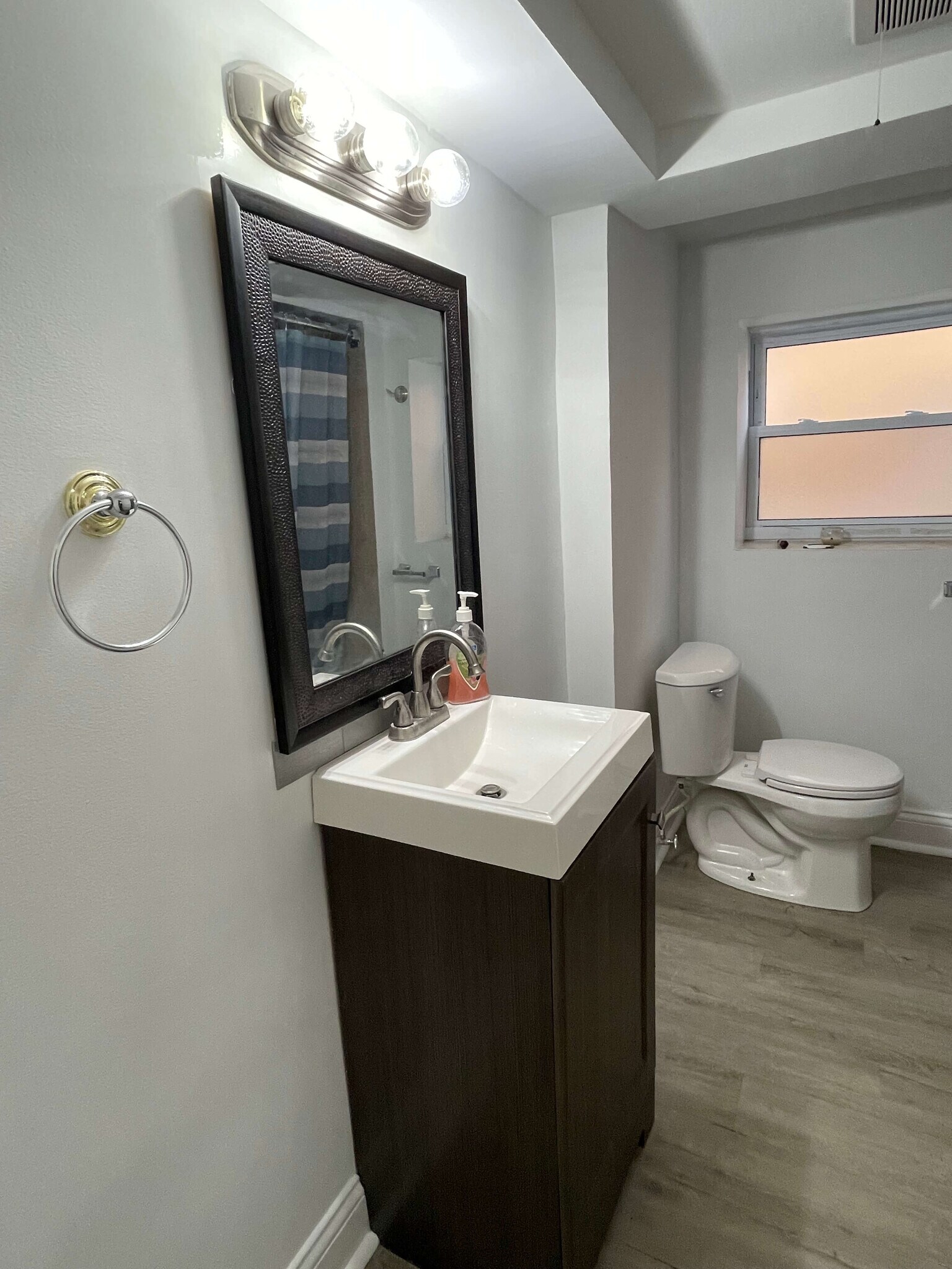 Building Photo - 7659 W Sunset Dr